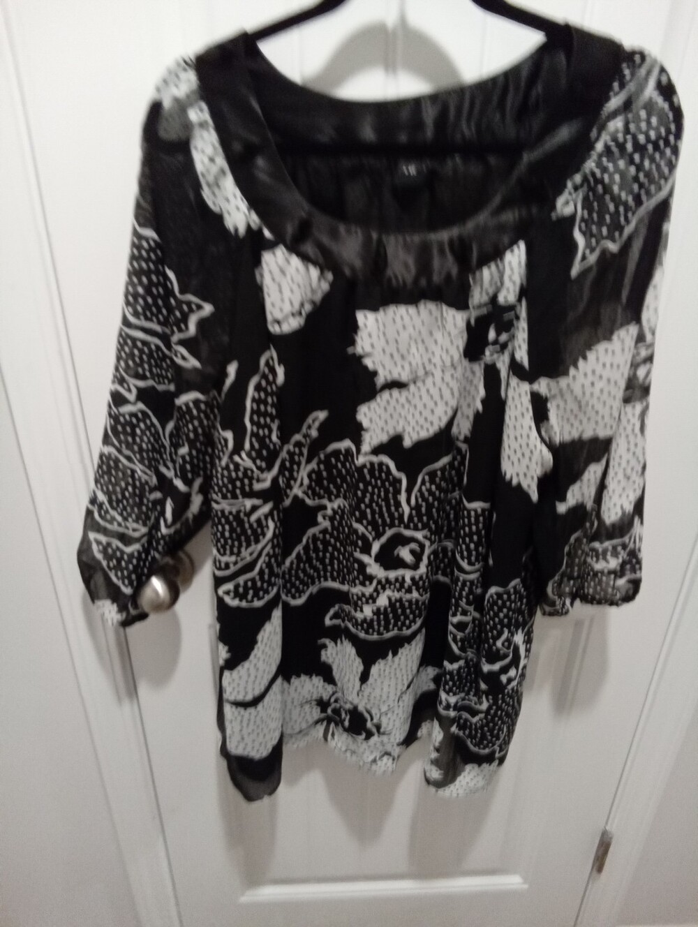 Maggie Barnes Plus Sz 2X Bold Black & White Floral w/Polka Dot Chiffon Blouse